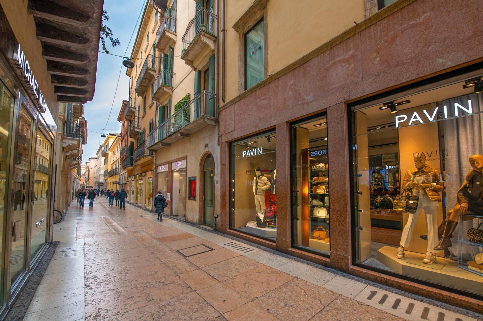 Palace Home Mazzini Verona Center Екстер'єр фото