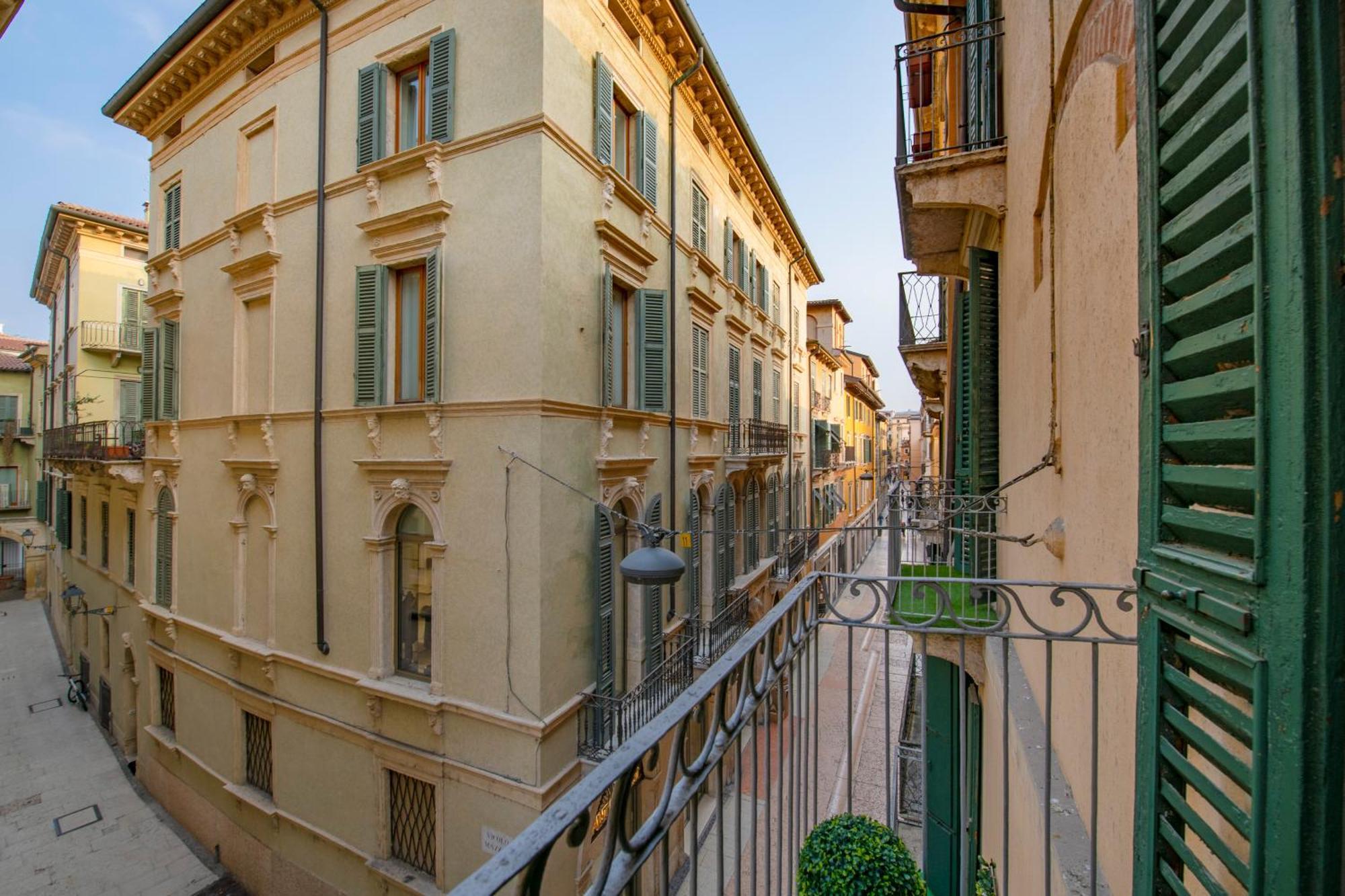 Palace Home Mazzini Verona Center Екстер'єр фото