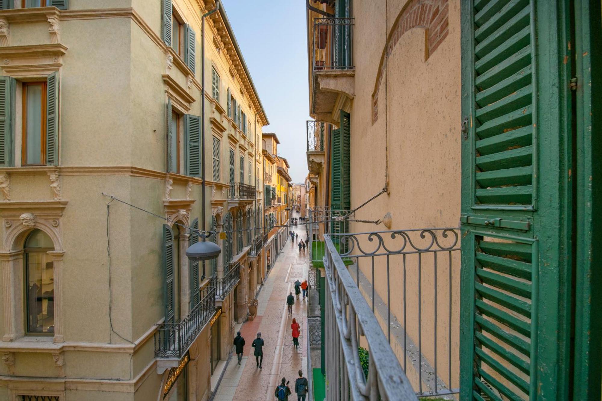 Palace Home Mazzini Verona Center Екстер'єр фото